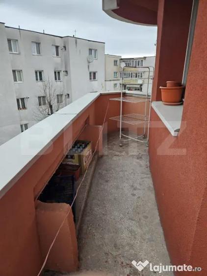 Apartament 3 camere, 70 mp, 2 bai, etaj 3 - Zona excelenta, - 1