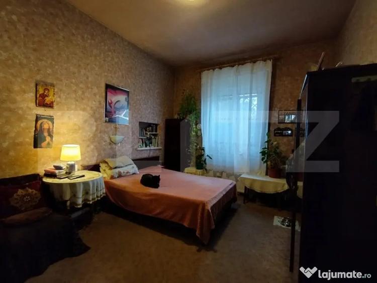 Apartament cu 4 camere decomandat în P-ța Maria