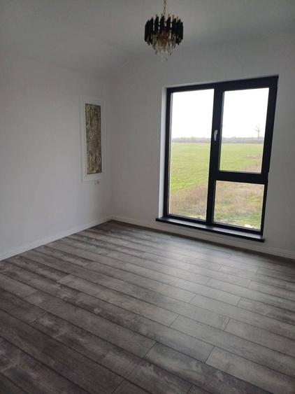 Casă cu 4 camere cu Teren 300 Mp în Vânători