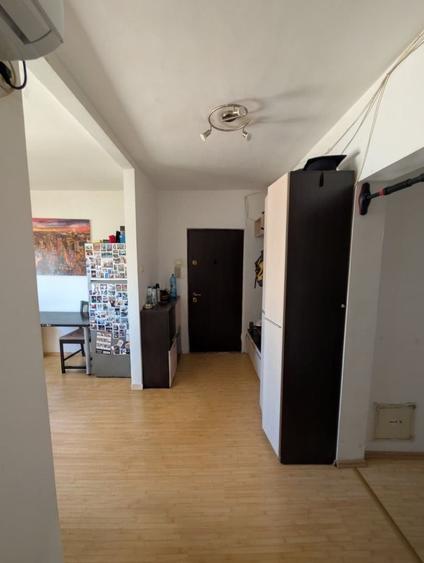 Apartament cu 3 camere decomandat, mobilat în Drumul Sării