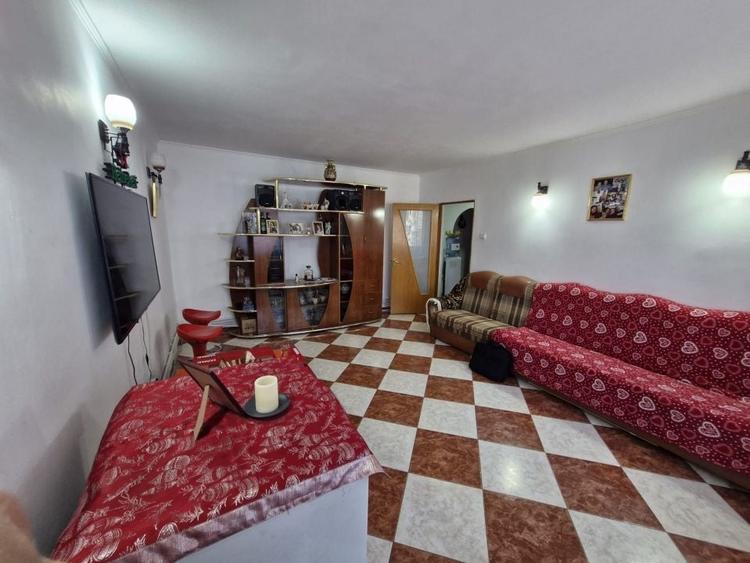 Apartament cu 4 camere decomandat, mobilat în Vitan Mall