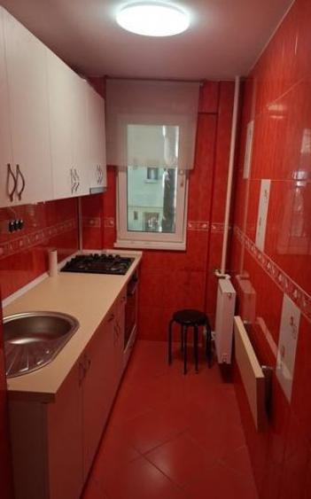 Apartament cu 2 camere decomandat, mobilat în Tei