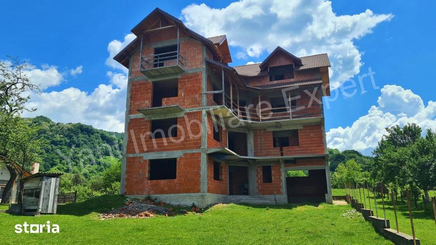 Casă cu Teren 1183 Mp în Corbeni