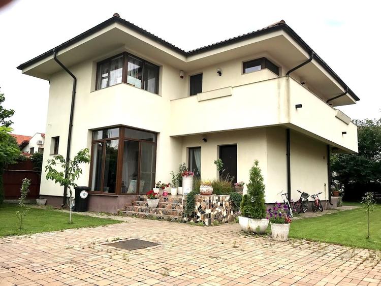 Casă cu 5 camere cu Teren 450 Mp în Corbeanca