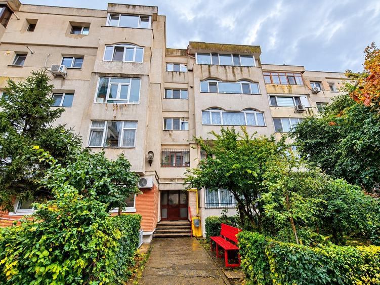 Apartament cu 3 camere decomandat, mobilat în Tomis III