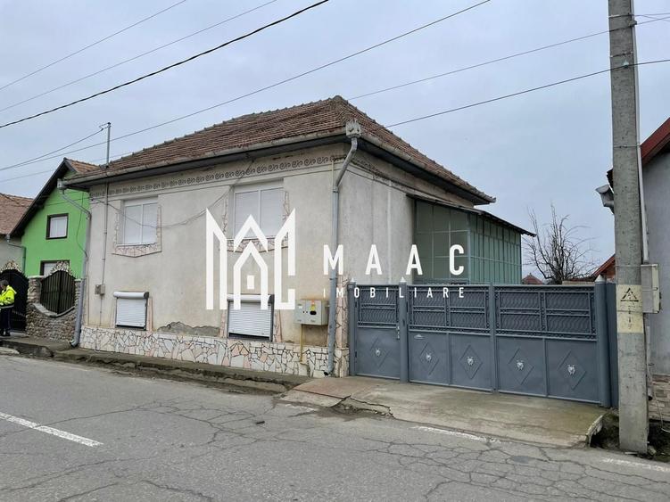 Casă individuală cu 8 camere cu Canalizare în Șeica Mare