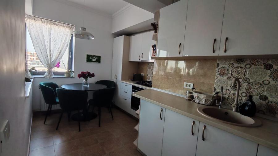 Apartament cu 2 camere semidecomandat în Far