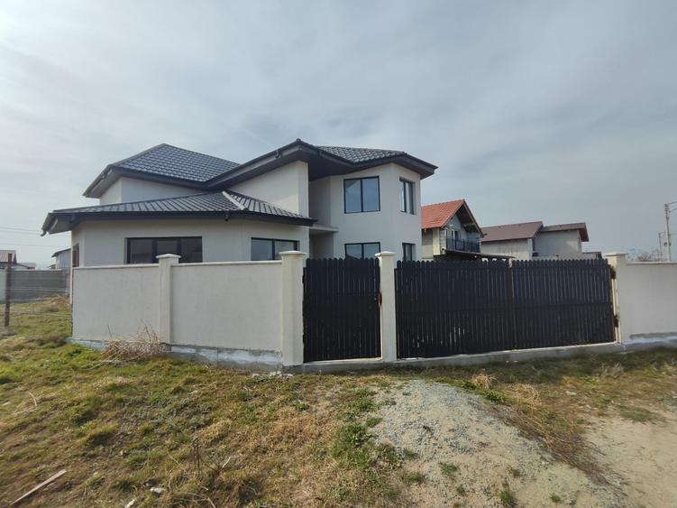 Casă individuală cu 6 camere cu Canalizare în Agigea