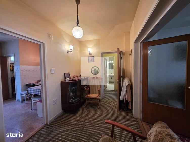 Apartament cu 4 camere decomandat în Deve