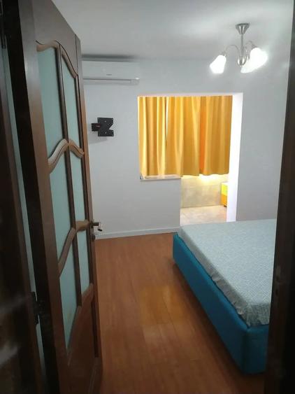 Apartament cu 3 camere decomandat în Girocului