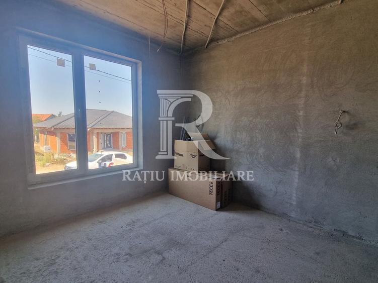 Casă individuală cu 5 camere cu Canalizare în Paleu
