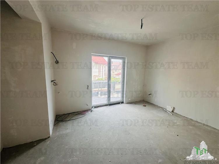 Duplex cu 5 camere cu Canalizare în Roșu
