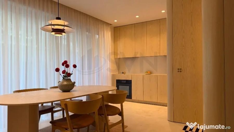 Apartament cu 3 camere semidecomandat, mobilat în Dacia