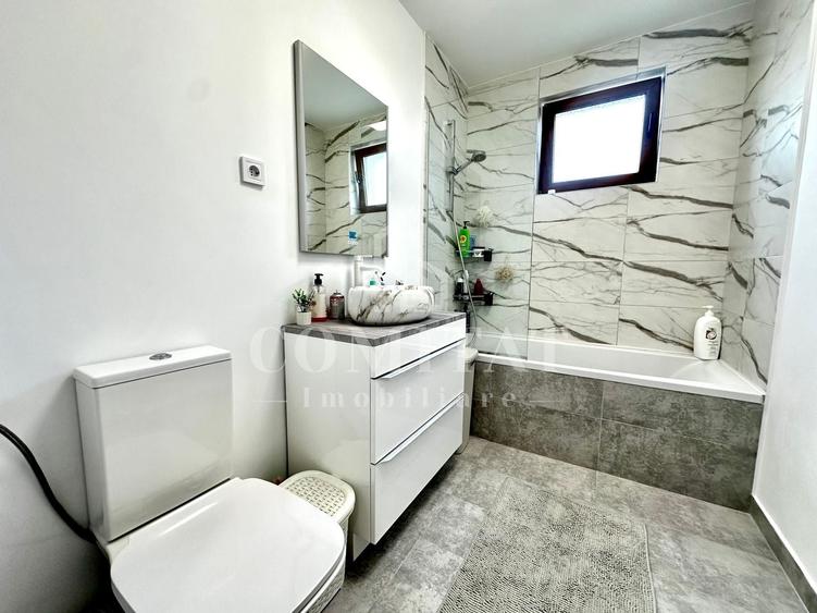 Apartament cu 3 camere semidecomandat, mobilat în Florești