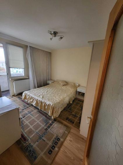 Apartament cu 4 camere decomandat în Mărăței