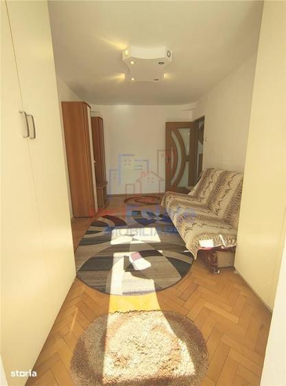 Apartament cu 3 camere semidecomandat în Alexandru cel Bun