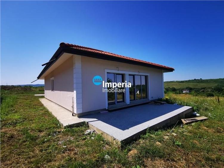 Casă individuală cu 4 camere cu Teren 500 Mp în Bucium