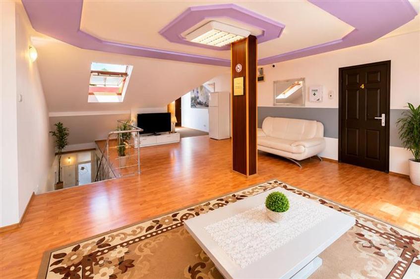 Casă cu 20 camere cu Teren 250 Mp în Budai