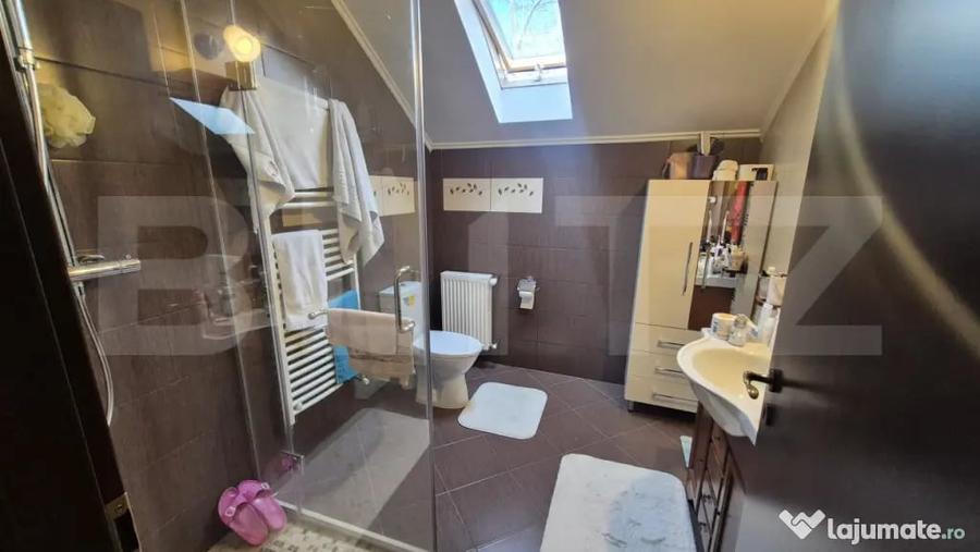 Casă cu 5 camere cu Teren 1487 Mp în Lazuri