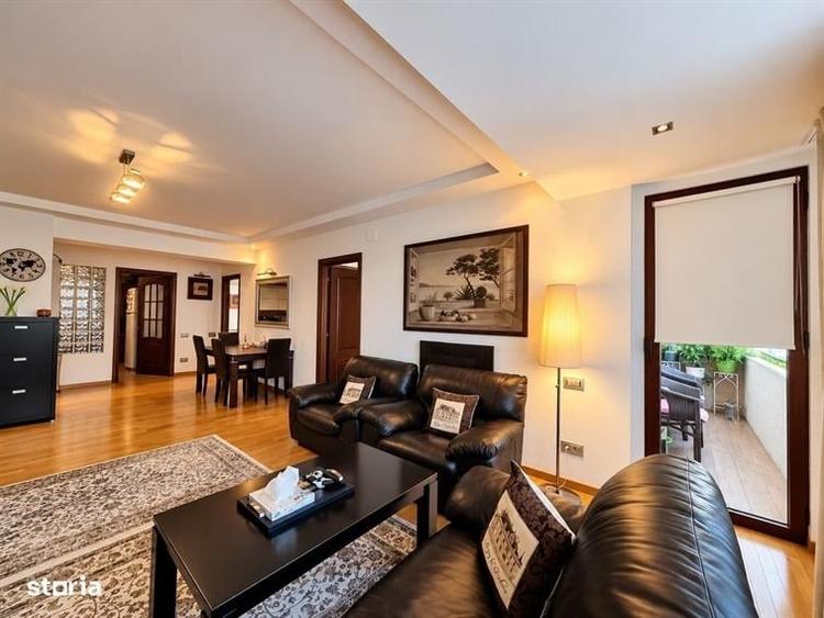 Apartament cu 3 camere semidecomandat în Aviatorilor