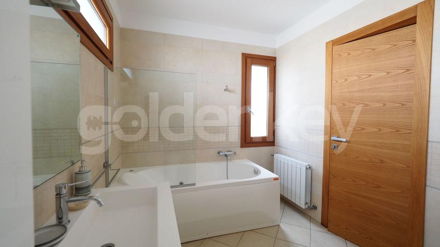 Duplex cu 5 camere cu Piscina în Iancu Nicolae