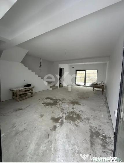 Casă cu 3 camere cu Teren 200 Mp în Smeura