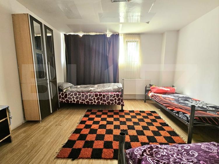 Casă individuală cu 12 camere cu Canalizare în Sânandrei