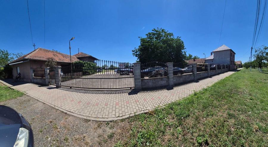 Vand casa si teren in Vinga, judetul Arad, situate la intrarea in localitate dinspre Arad, pe partea stanga , direct la drumul national. - 2