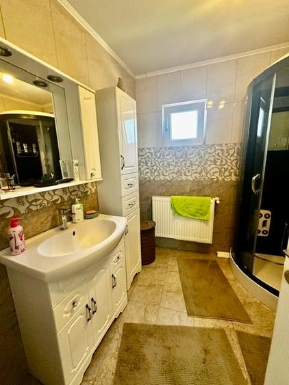 Casă individuală cu 6 camere cu Canalizare în Bucureștii Noi