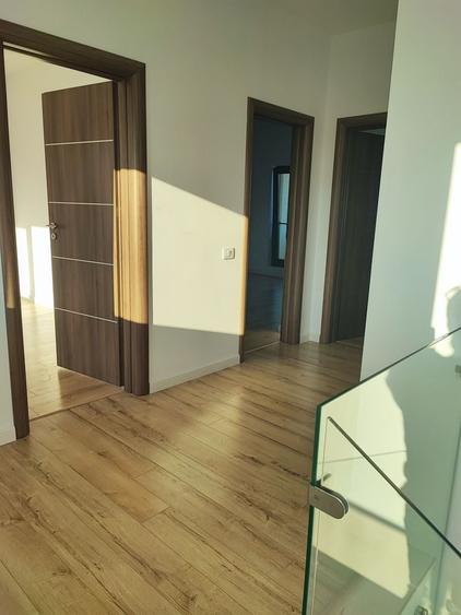 Casă cu 5 camere cu Canalizare în Tunari