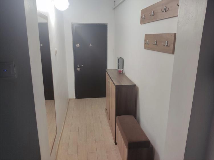 Apartament cu 2 camere decomandat în Podu Roș