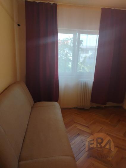 Apartament cu 3 camere decomandat în Rogerius