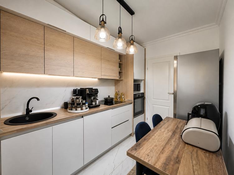 Apartament cu 4 camere semidecomandat în Tomis Nord