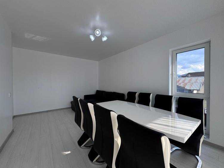 Apartament cu 2 camere decomandat, mobilat în Tractorul