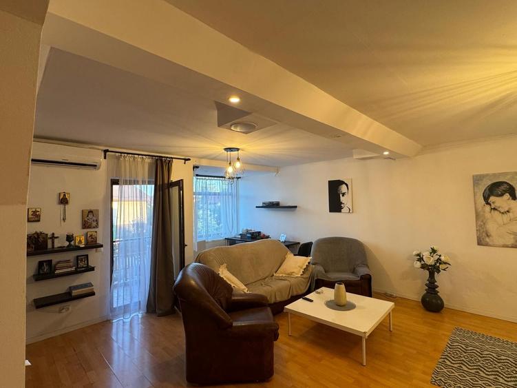 Casă individuală cu 6 camere cu Canalizare în Titan