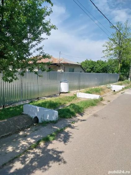 Casă cu 3 camere cu Teren 2500 Mp în Moșești