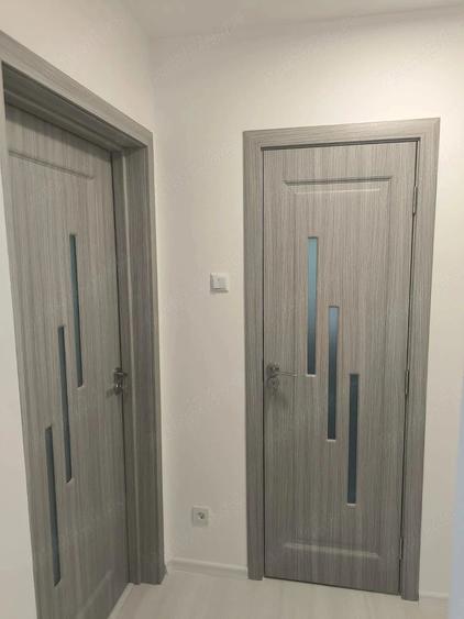 Apartament cu 3 camere semidecomandat în Berceni