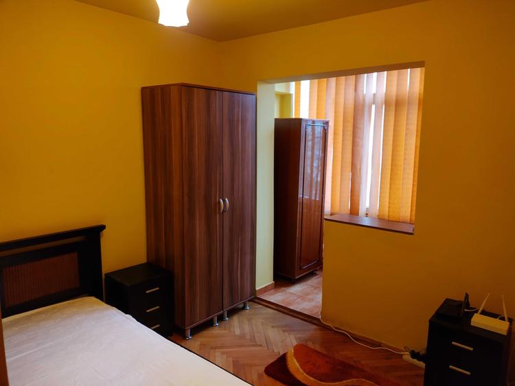 Apartament cu 3 camere semidecomandat în Cetății