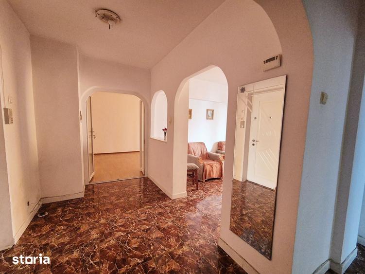 Apartament cu 3 camere decomandat în 1 Mai