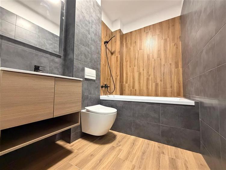 Apartament cu 3 camere decomandat, mobilat în Tractorul