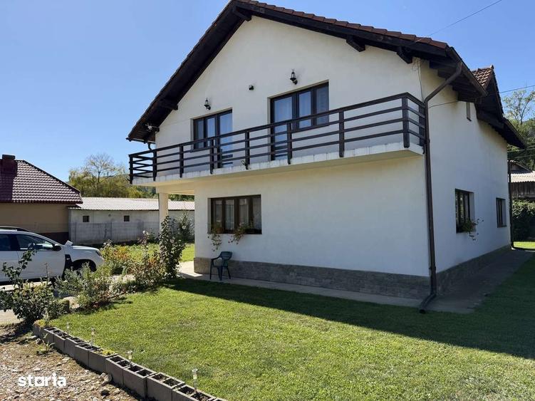 Casă cu 4 camere în Băjești
