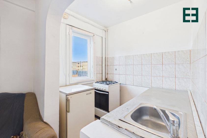 Apartament cu 2 camere semidecomandat în Intim