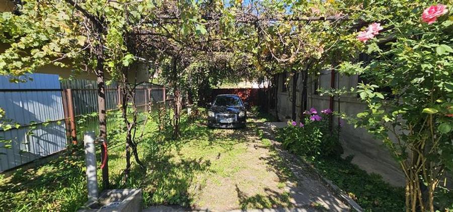 Casă individuală cu 4 camere cu Canalizare în 23 August (Cațelul)