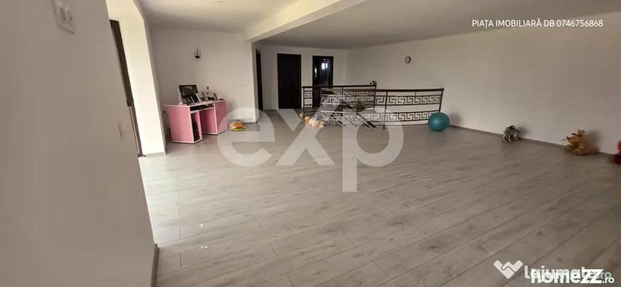 Casă cu 7 camere cu Teren 9800 Mp în Bungetu