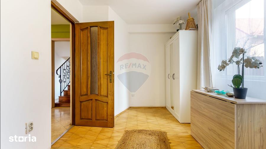 Casă cu 5 camere cu Teren 861 Mp în Apahida