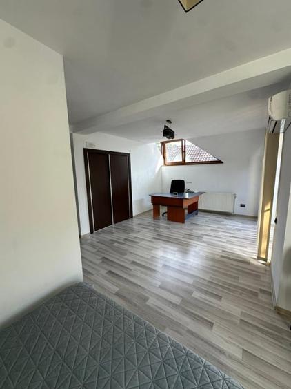 Casă individuală cu 5 camere cu Canalizare în Tăuți