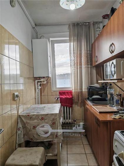 Apartament cu 3 camere decomandat, mobilat în Mircea cel Bătrân
