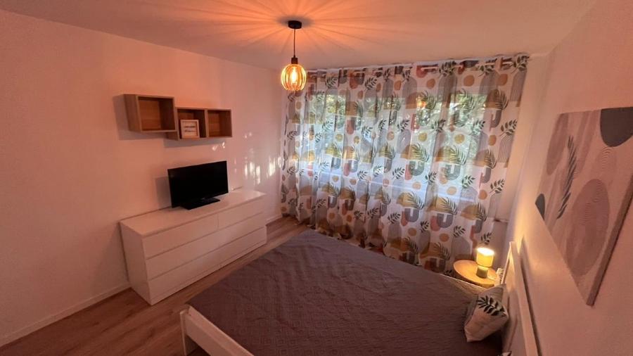 Apartament cu 2 camere semidecomandat, mobilat în Gorjului