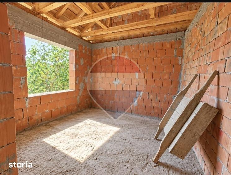 Casă cu 3 camere cu Teren 445 Mp în Central
