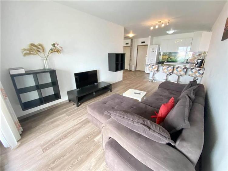 Apartament cu 3 camere circular, mobilat în Central